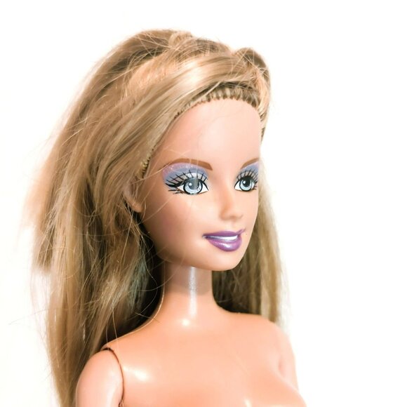 Barbie Hearts and Kisses Valentine's Day Doll 2004 C4479 Nude Highlights - Picture 2 of 5